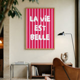 Quote Typography Wall Decor – Pink French Saying in Retro Pop Style